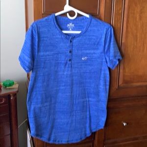 Men’s Hollister Henley tee